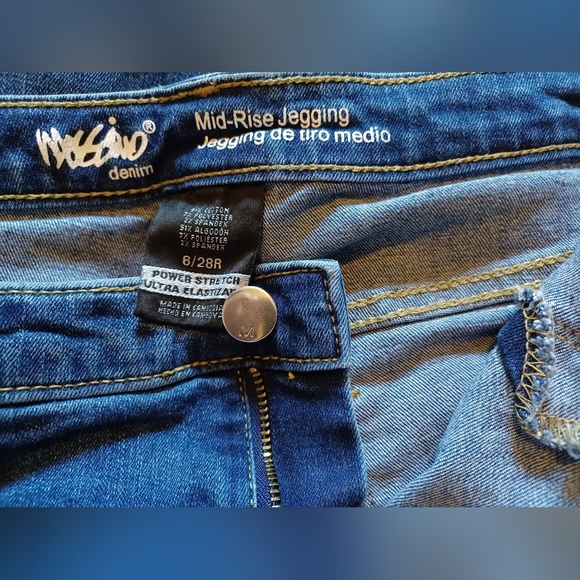 A Mossimo Mid Rise Jegging Jeans - Picture 2 of 9